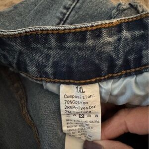 Women’s jeans shorts size 1xl good condition